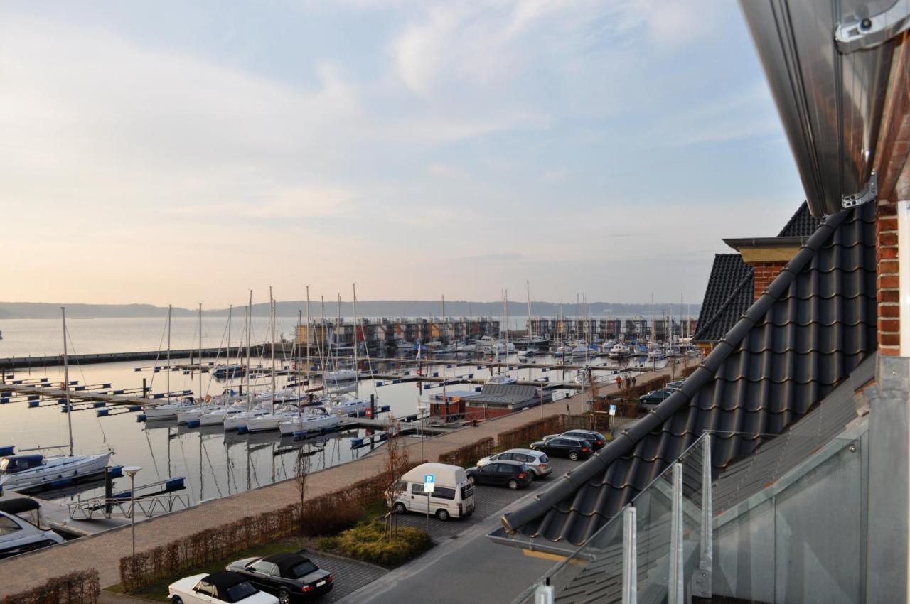 Fewo1846 - Baltic Lodge - Komfortable Maisonettewohnung Mit 3 Schlafzimmern, Balkon Und Blick Auf Die Marina Sonwik Flensburg Bagian luar foto